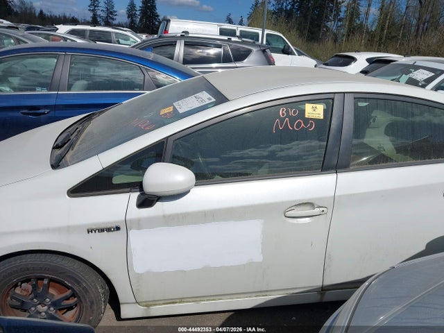 Toyota Prius Two 2014 JTDKN3DU3E1763818 Image 19