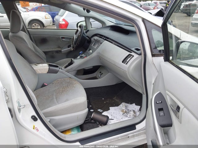 Toyota Prius Two 2014 JTDKN3DU3E1763818 Image 5