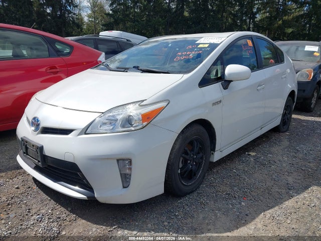 Toyota Prius Three 2014 JTDKN3DU7E0371009 Image 2