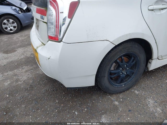 Toyota Prius Three 2014 JTDKN3DU7E0371009 Image 16