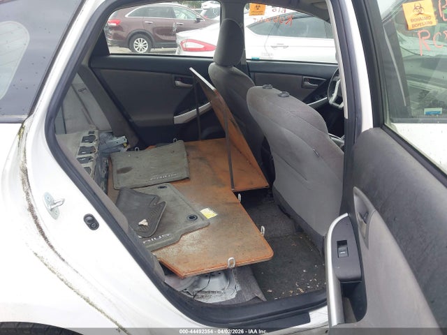 Toyota Prius Three 2014 JTDKN3DU7E0371009 Image 8