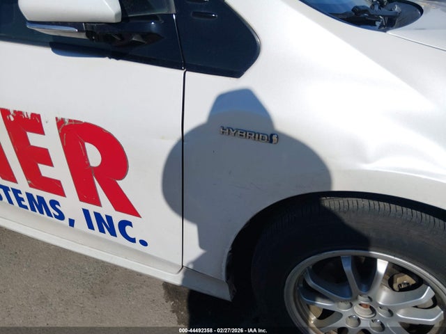 Toyota Prius Two 2018 JTDKBRFU2J3062369 Image 10