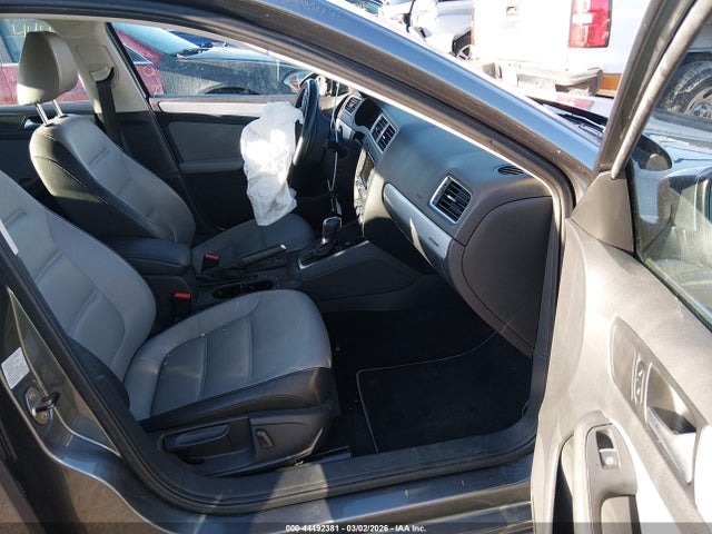 3VW637AJ2EM206973 Volkswagen Jetta Hybrid Sel Premium