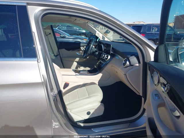 44492443 :رقم المزاد ، W1N0G8DBXLF789015 vin ، 2020 Mercedes-benz Glc 300 مزاد بيع