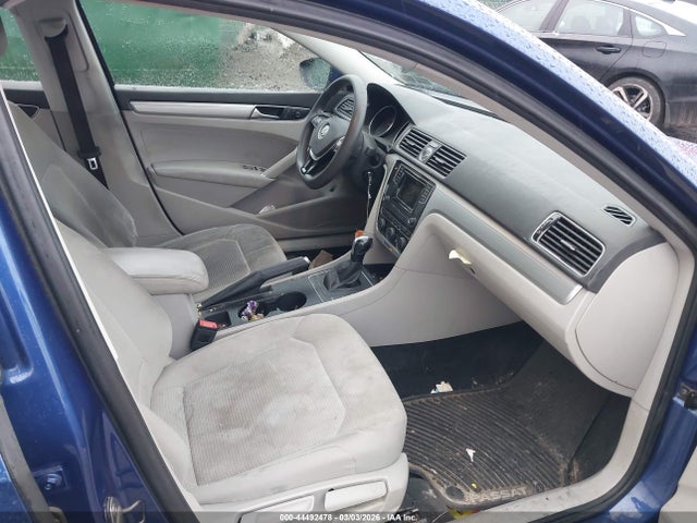 1VWAT7A39HC000583 Volkswagen Passat 1.8t S