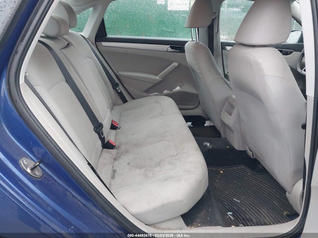 1VWAT7A39HC000583 Volkswagen Passat 1.8t S