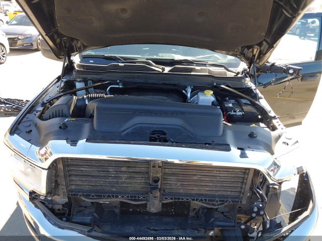 3C6UR5DJ0RG405718 RAM 2500 Big Horn 4x4 6&#039;4 Box