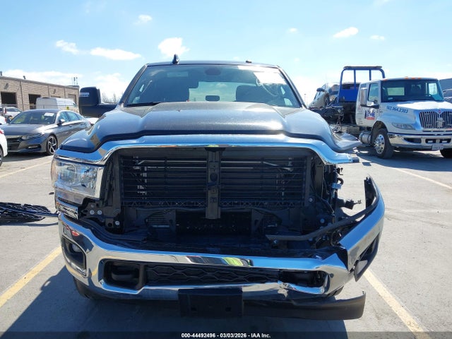 3C6UR5DJ0RG405718 RAM 2500 Big Horn 4x4 6&#039;4 Box