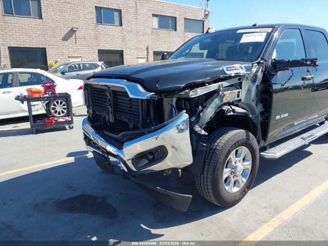 3C6UR5DJ0RG405718 RAM 2500 Big Horn 4x4 6&#039;4 Box