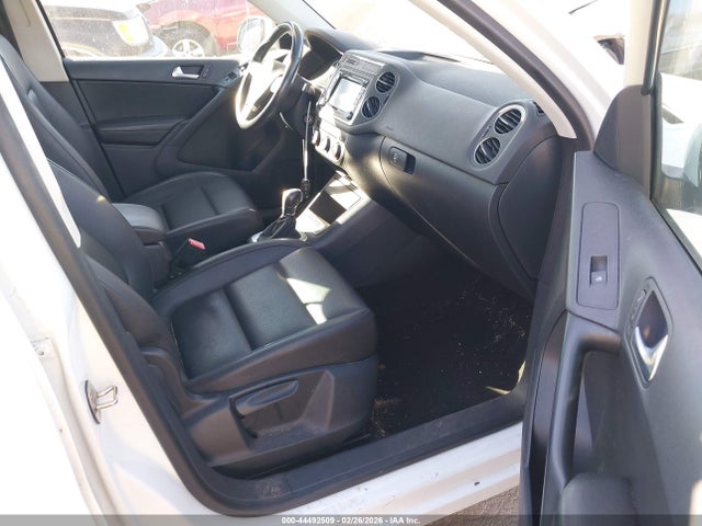 WVGBV7AX7FW581478 Volkswagen TIGUAN SE