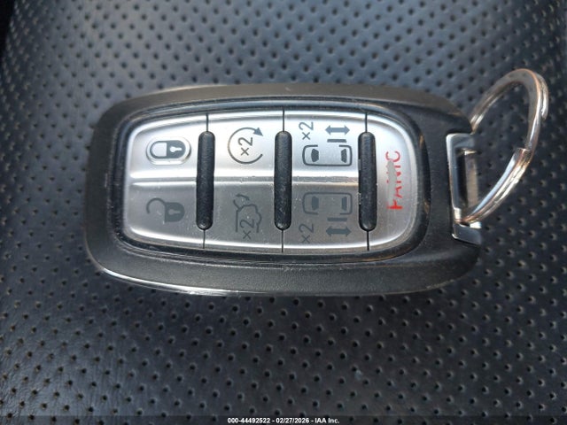 2018 Chrysler Pacifica Limited მანქანა იყიდება აუქციონზე, vin: 2C4RC1GG5JR233127, აუქციონის ნომერი: 44492522