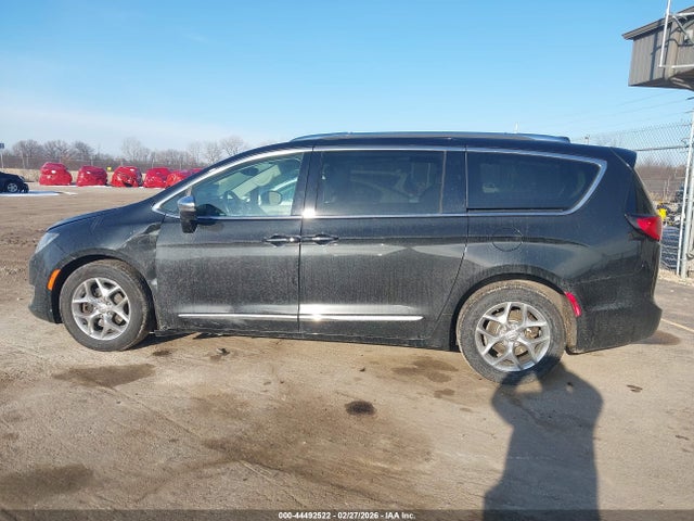 2018 Chrysler Pacifica Limited მანქანა იყიდება აუქციონზე, vin: 2C4RC1GG5JR233127, აუქციონის ნომერი: 44492522