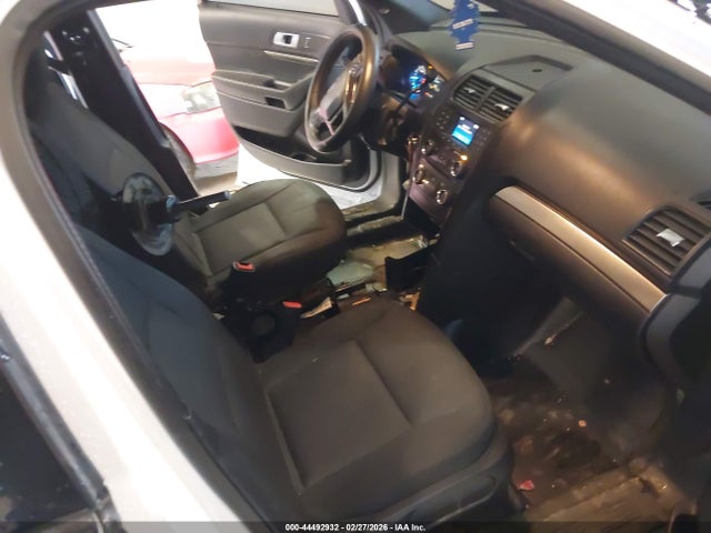 44492932 :رقم المزاد ، 1FM5K8AR8HGC24577 vin ، 2017 Ford Utility Police Interceptor مزاد بيع