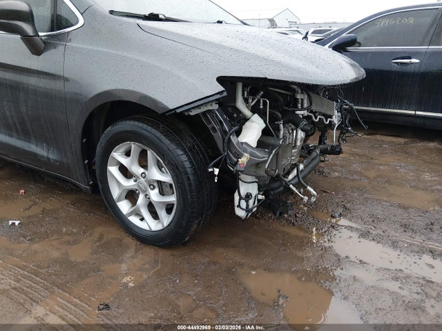2019 Chrysler Pacifica Touring Plus მანქანა იყიდება აუქციონზე, vin: 2C4RC1FG6KR644846, აუქციონის ნომერი: 44492969