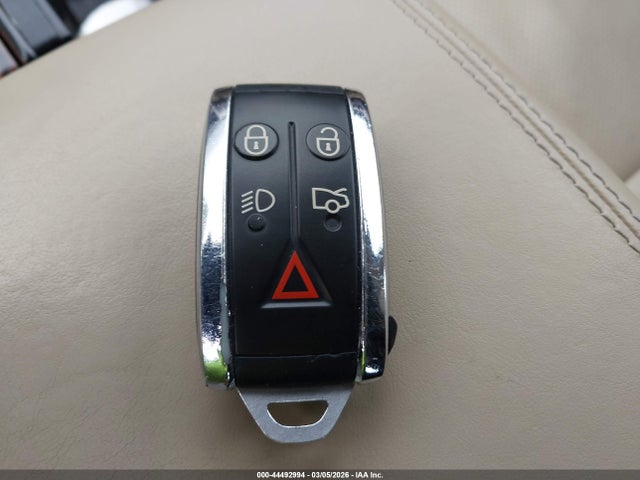 2011 JAGUAR XF SAJWA0GB3BLR86349 Photo 10