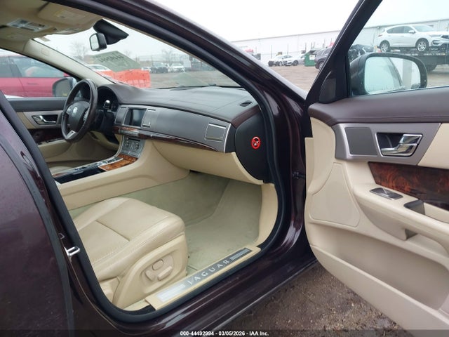 2011 JAGUAR XF SAJWA0GB3BLR86349 Photo 4