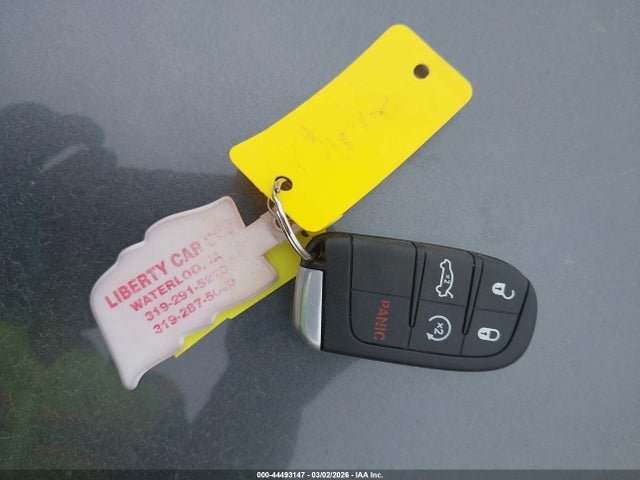 44493147 :رقم المزاد ، 1C3CCCAB6FN692738 vin ، 2015 Chrysler 200 Limited مزاد بيع