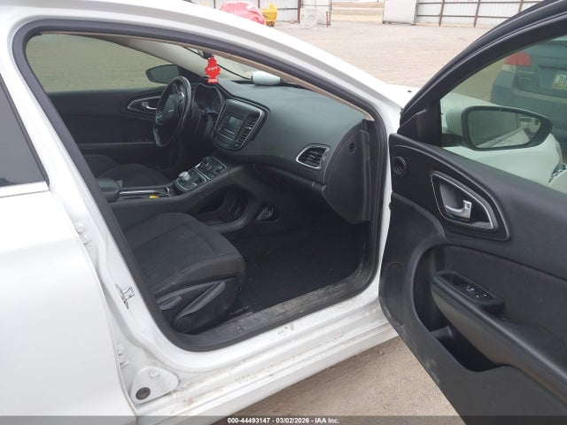 44493147 :رقم المزاد ، 1C3CCCAB6FN692738 vin ، 2015 Chrysler 200 Limited مزاد بيع