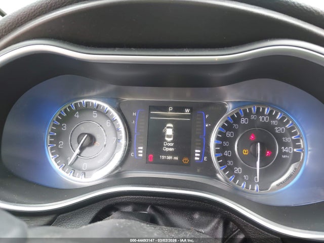 44493147 :رقم المزاد ، 1C3CCCAB6FN692738 vin ، 2015 Chrysler 200 Limited مزاد بيع