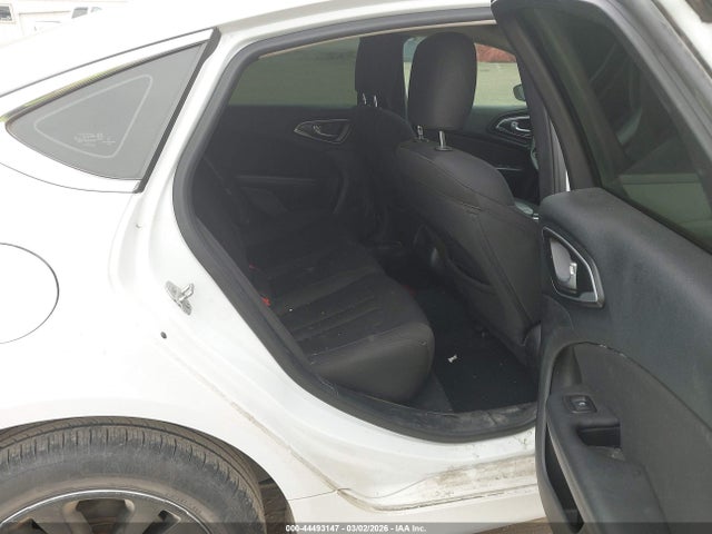 44493147 :رقم المزاد ، 1C3CCCAB6FN692738 vin ، 2015 Chrysler 200 Limited مزاد بيع