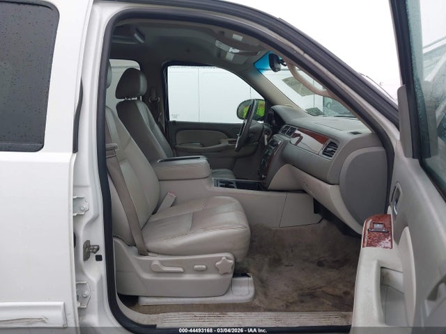 2014 Chevrolet Suburban 1500 Lt მანქანა იყიდება აუქციონზე, vin: 1GNSCJE00ER110541, აუქციონის ნომერი: 44493168