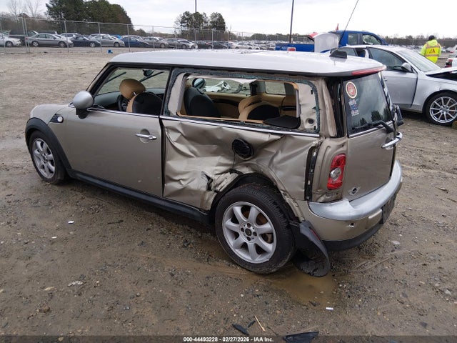 2009 MINI COOPER CLUBMAN WMWML33549TX33727 Photo 2