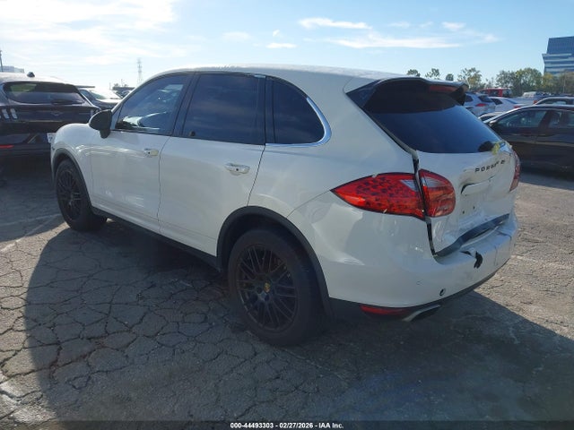 2011 PORSCHE CAYENNE WP1AA2A29BLA07073 Photo 2