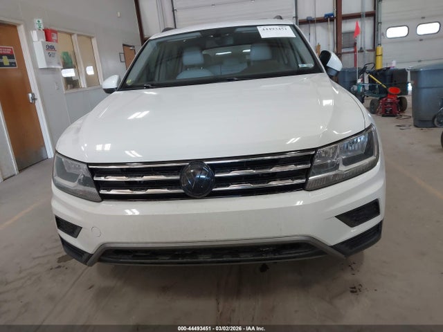 2018 Volkswagen Tiguan 2.0t Se/2.0t Sel მანქანა იყიდება აუქციონზე, vin: 3VV3B7AX7JM149517, აუქციონის ნომერი: 44493451