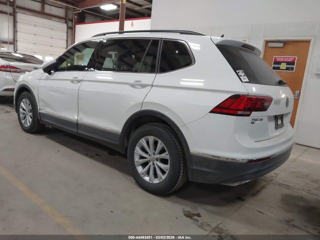 2018 VOLKSWAGEN TIGUAN 3VV3B7AX7JM149517 Photo 2