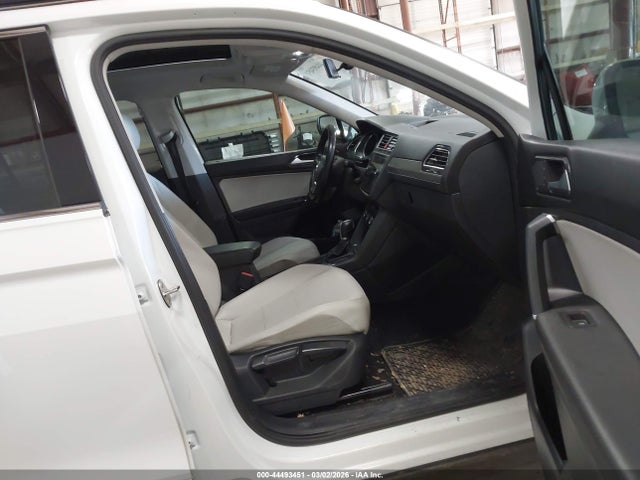 2018 VOLKSWAGEN TIGUAN 3VV3B7AX7JM149517 Photo 4