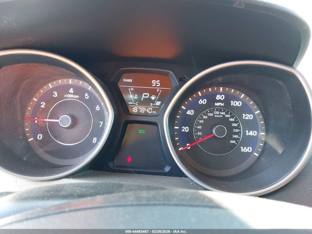 5NPDH4AE5FH631138 Hyundai ELANTRA SE