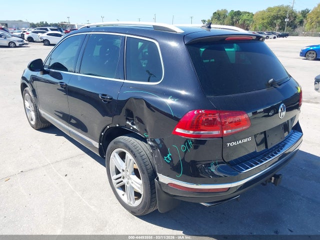 2015 VOLKSWAGEN TOUAREG WVGEF9BPXFD007800 Photo 2