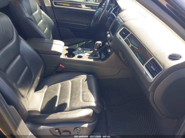2015 VOLKSWAGEN TOUAREG WVGEF9BPXFD007800 Photo 4