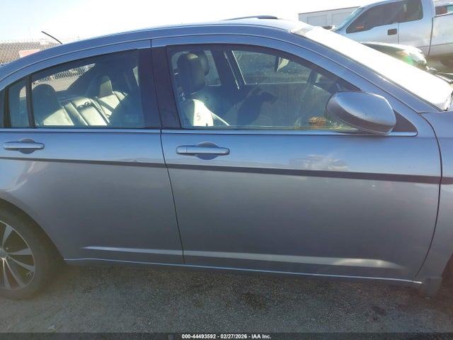 2013 Chrysler 200 Limited მანქანა იყიდება აუქციონზე, vin: 1C3CCBCG5DN523424, აუქციონის ნომერი: 44493592