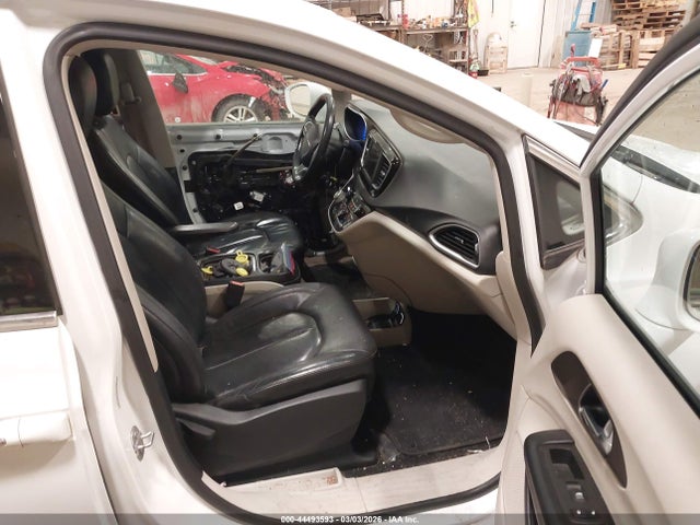 Продаж на аукціоні авто 2019 Chrysler Pacifica Touring L, vin: 2C4RC1BG9KR655099, номер лоту: 44493593