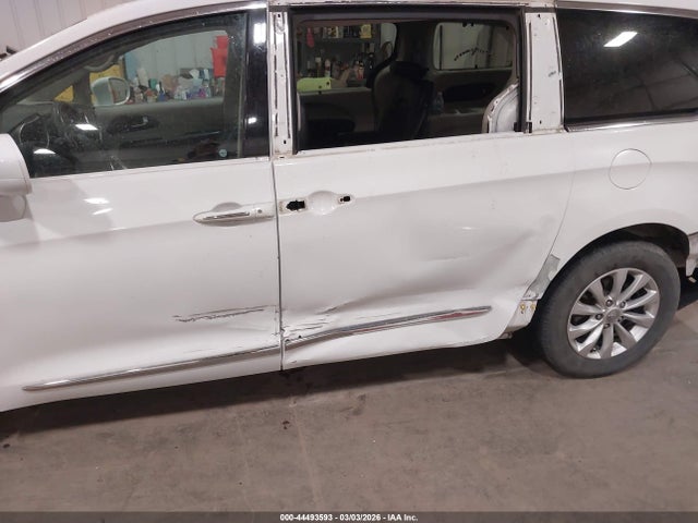 Продаж на аукціоні авто 2019 Chrysler Pacifica Touring L, vin: 2C4RC1BG9KR655099, номер лоту: 44493593