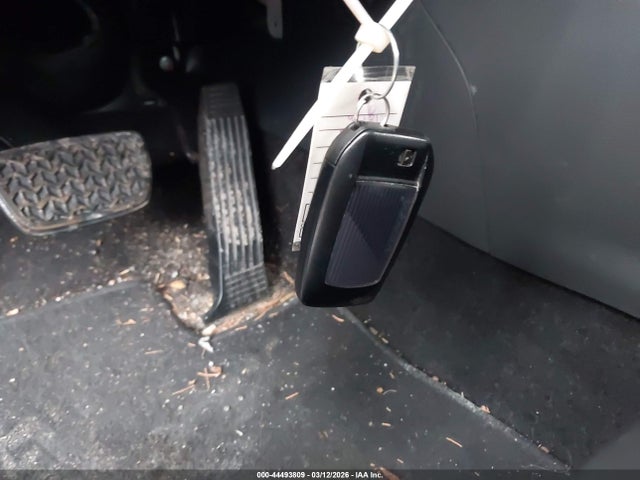 JTEAAAAH4MJ008805 Toyota VENZA LE
