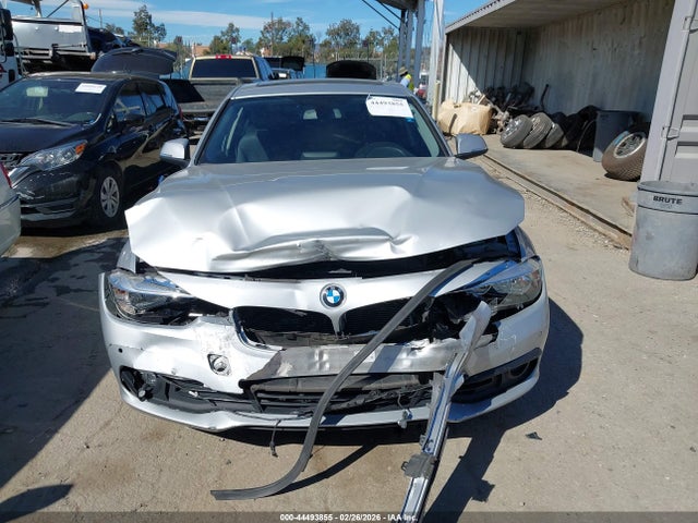 WBA8E1G51GNT38271 BMW 320i