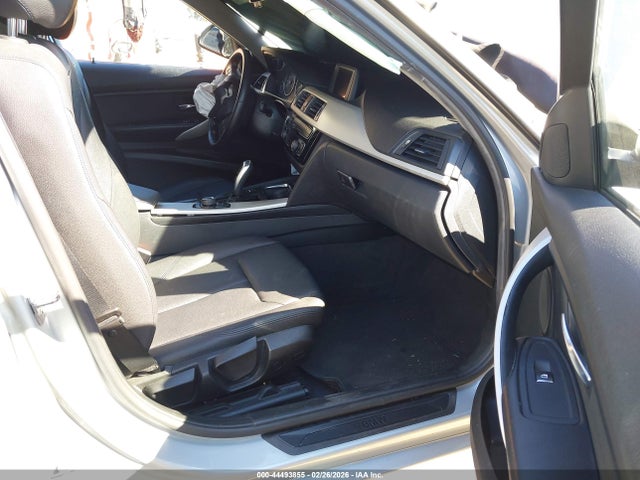 WBA8E1G51GNT38271 BMW 320i