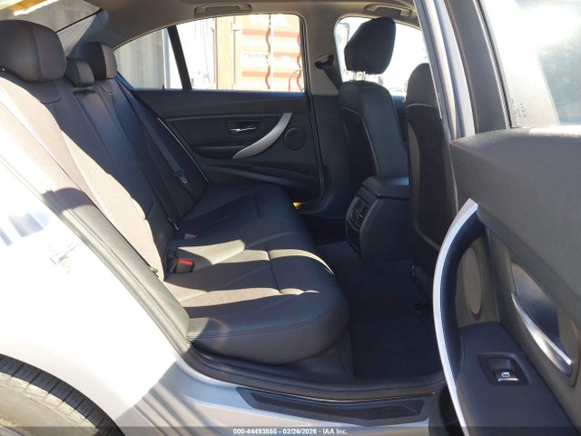 WBA8E1G51GNT38271 BMW 320i