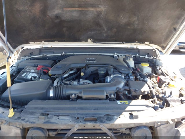 1C4HJXDG4JW173728 Jeep Wrangler Unlimited Sport 4x4