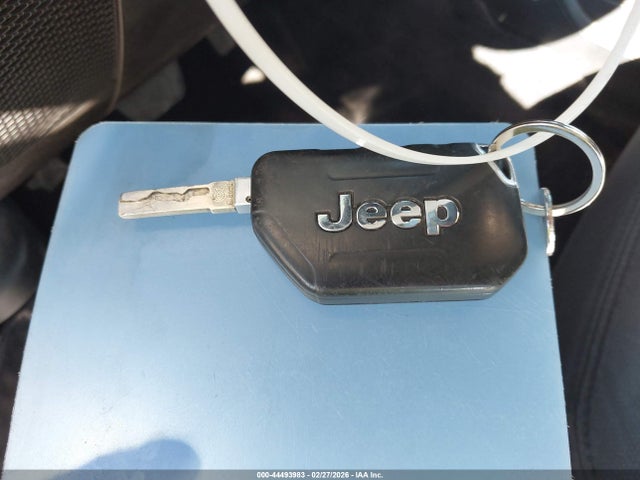 1C4HJXDG4JW173728 Jeep Wrangler Unlimited Sport 4x4