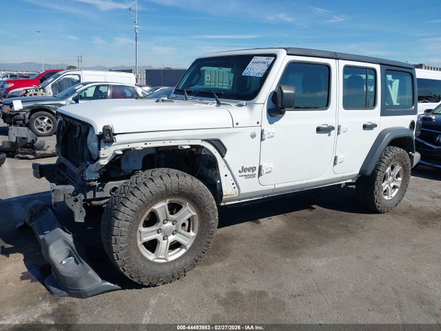 1C4HJXDG4JW173728 Jeep Wrangler Unlimited Sport 4x4