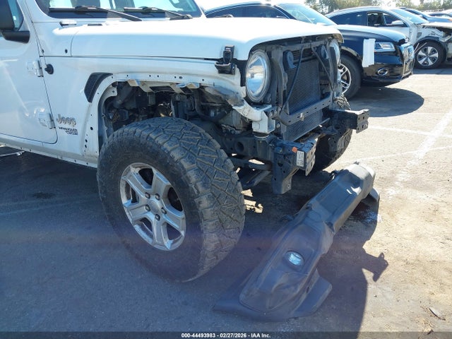1C4HJXDG4JW173728 Jeep Wrangler Unlimited Sport 4x4