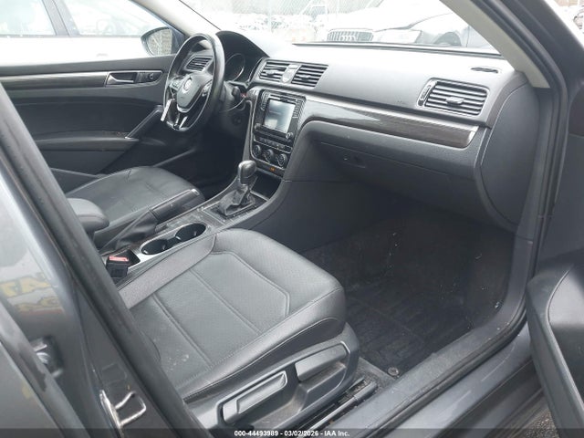 2017 Volkswagen Passat 1.8t Se მანქანა იყიდება აუქციონზე, vin: 1VWBT7A31HC036479, აუქციონის ნომერი: 44493989