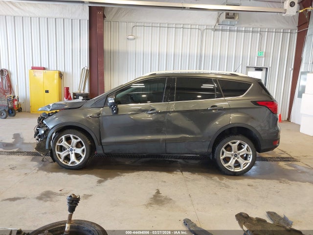 1FMCU0J9XKUC55566 Ford Escape Titanium