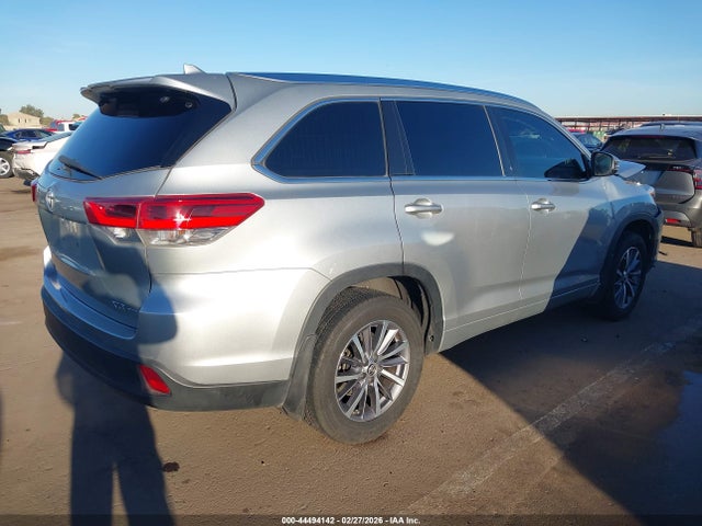 Toyota Highlander Xle 2018 5TDJZRFH6JS829567 Image 4