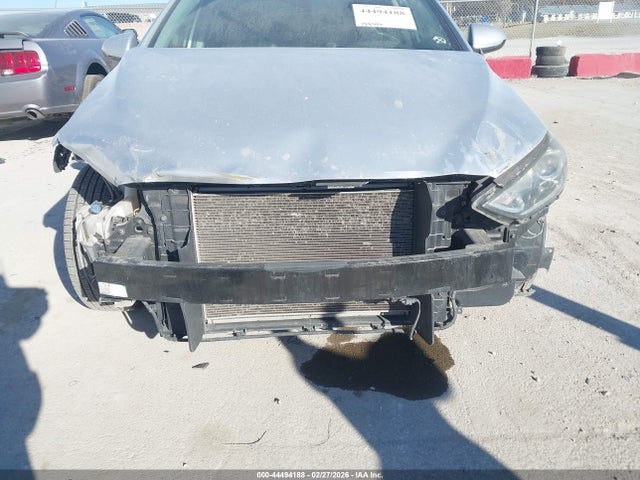 Продажа на аукционе авто 2017 Hyundai Elantra Se, vin: 5NPD74LF3HH127568, номер лота: 44494188