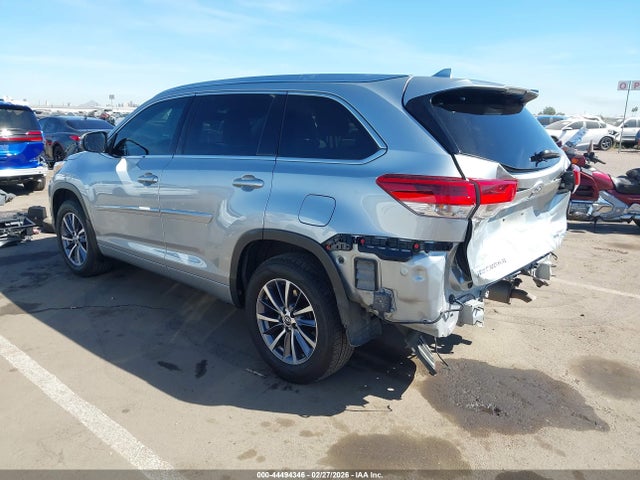 Toyota Highlander Xle 2018 5TDJZRFH6JS876565 Image 3