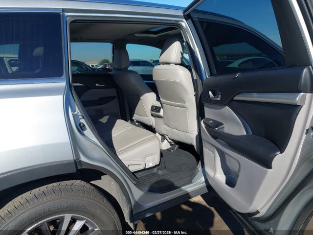 Toyota Highlander Xle 2018 5TDJZRFH6JS876565 Image 8